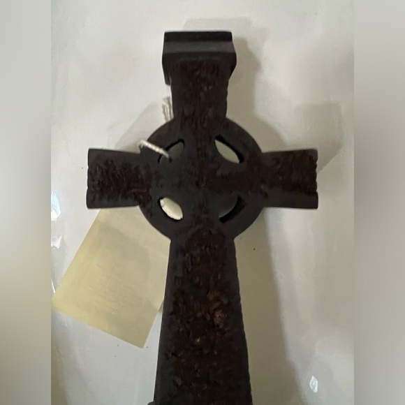 Island Turf Crafts 10” celtic high cross, in original box with original tags - Picture 7 of 9